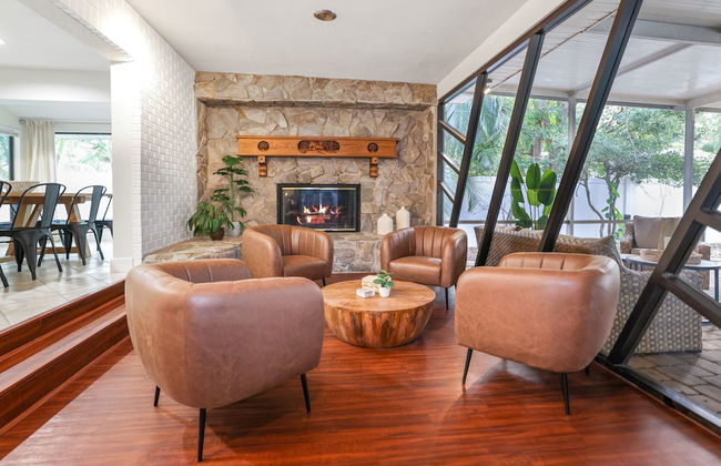 Golden Retreat: Expansive 6BR Home w Heated Pool ~ - Foto 69