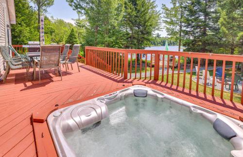 Private Hot Tub Lakefront Poconos Home! - Foto 25