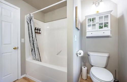 Hillside Cottaga- Private pond, hot tub, game room, by ONP - Foto 30