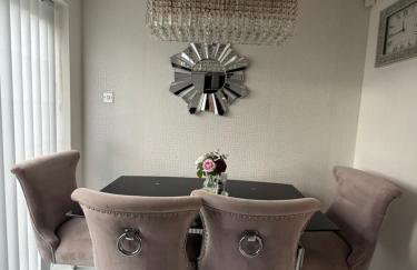 Spacious Modern 3 Bed Home Near Batley Train Station with Free Parking - Foto 13