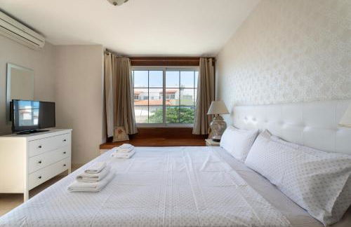 La Caleta Luxury Seaside Villa with 3 Bedrooms and Private Pool - Foto 6