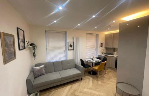 Apt - Sleeps 3 - Parking - Station Close - Balcony - Foto 5