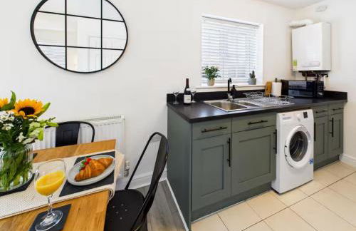 2 Bed Home Port Talbot - Perfect For Contractors & Families - Photo 17