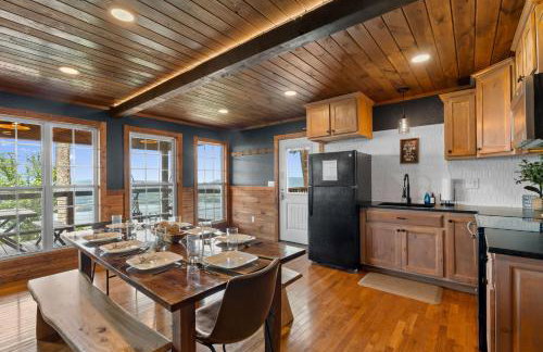 Wood Haven Cabin with a hot tub fire pit & indoor pool - Photo 7