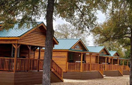 Texas State Glamping in this Charming Cabin Rental for Six in Pipe Creek - Foto 9