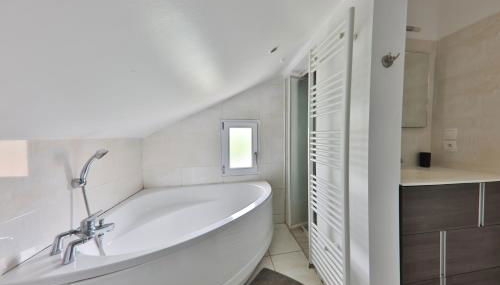 Villa Emma , maison classée 3 étoiles au centre de tout avec jardin clos à Châtellerault, à 20 mn Futuroscope&Aquascope - Foto 5