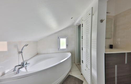 Villa Emma , maison classée 3 étoiles au centre de tout avec jardin clos à Châtellerault, à 20 mn Futuroscope&Aquascope - Foto 5