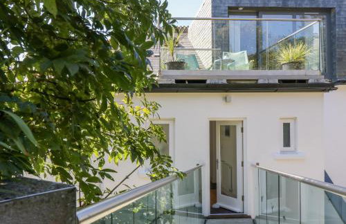 The Upper Deck - Photo 1