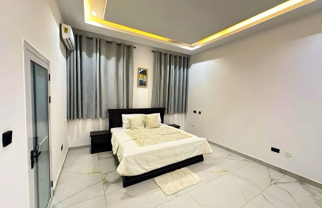 2BR Apartment With Pool and Wifi Near East Airport - Photo 4