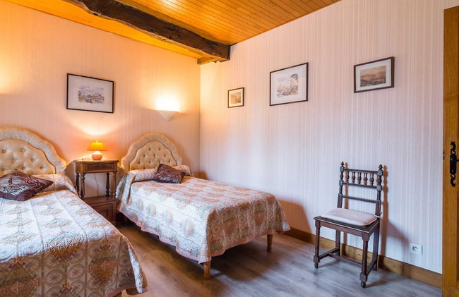 Chic Holiday Home in Siorac-en-perigord With - Foto 8