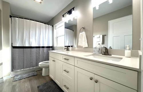 Central Cedar Falls Townhome - King Beds! - Foto 19