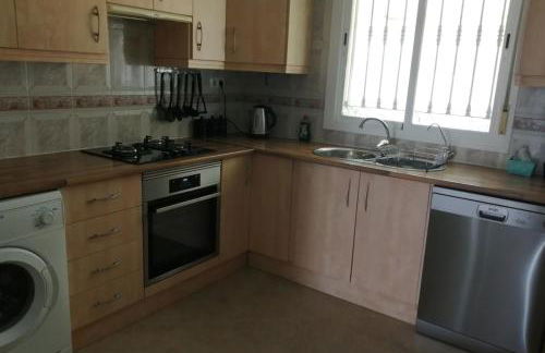 Villa - Sleeps 4 - Pool - Patio - Parking - Foto 11