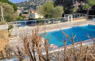 Le Mas Synaé- Joli studio classé 3étoiles avec terrasse et piscine - Foto 15