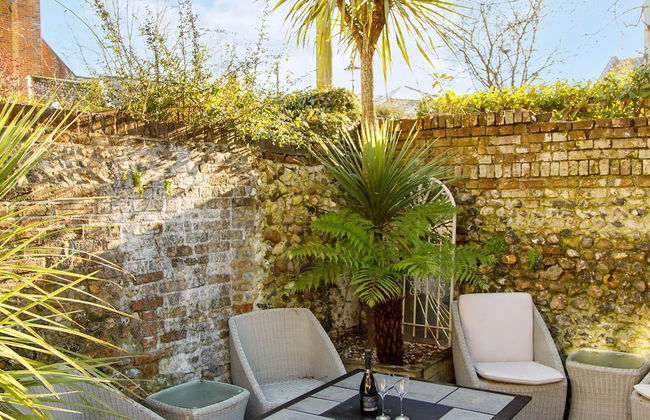 Terraced Townhouse Close to City Centre - Photo 14