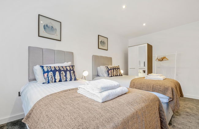 St Martins House Luxury Apts. Ruislip - Photo 4