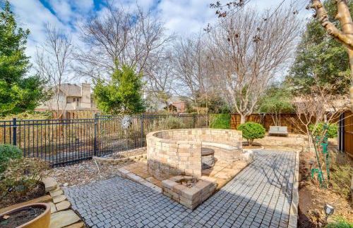 Great for Gatherings! Stylish Allen Home with Patio - Foto 34