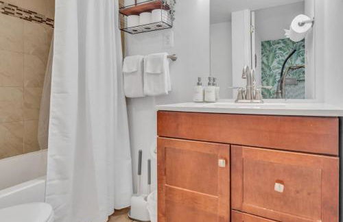 Tropical Style Oasis with Modern Comfort - Foto 21