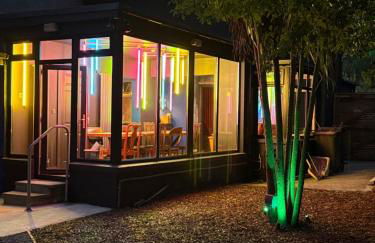 The Funky Hideaway with Hot Tub - Foto 20