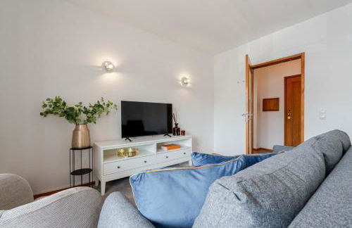 Bright Flat with Balcony & Garage by HostWise - Foto 20