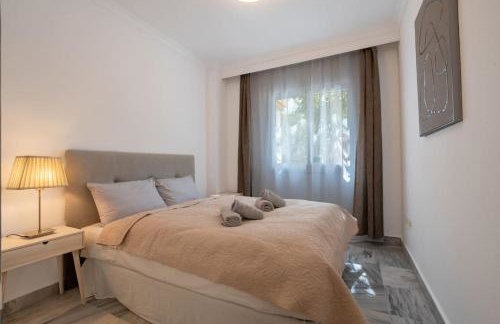Luxury 3BR Puerto Banus, Pool, Garden, Walk to Marina & Beach - Photo 10