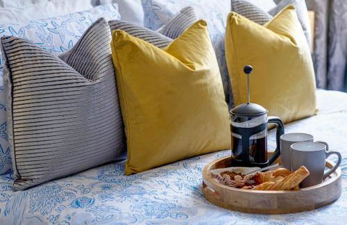 The Anchorage - sea views and beach on doorstep - Photo 8