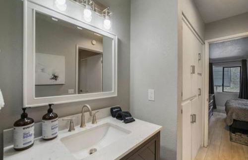 Guest Favorite Spacious Remodeled 2 Bdrm 2 Ba Mountain Views - Photo 30