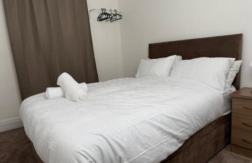 Spacious 3 Bed House Perfect for Contractors & Families with free Wi-fi and Parking - Foto 5