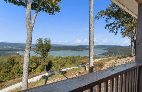 Wood Haven Cabin with a hot tub fire pit & indoor pool - Photo 33