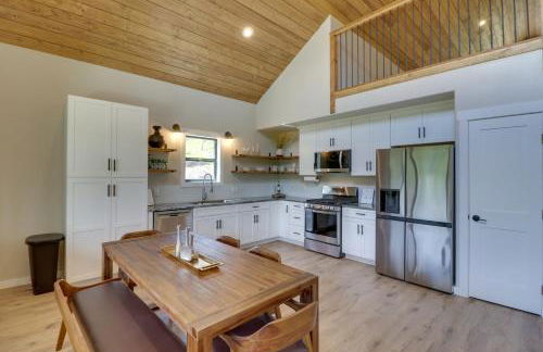 Lakeside Cabin with Hot Tub 3 Mi to Flathead Lake! - Foto 9