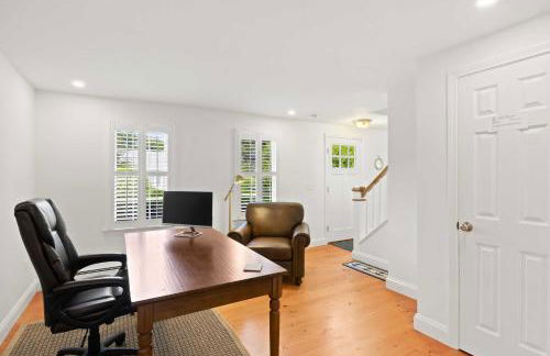 3 Bicycles Provided! Cape Cod Cottage with Deck - Foto 18