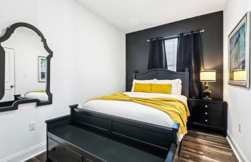 Spacious 10BR NOLA Home, Perfect for Groups, King bed - Foto 4