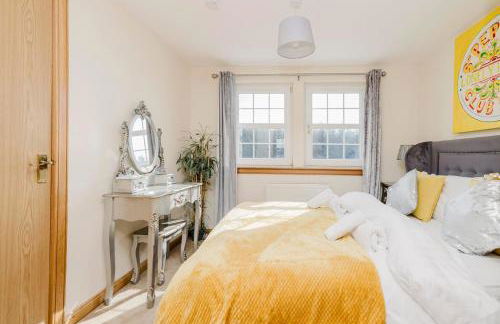 JOIVY Greenknowes Farmhouse with Hot Tub and Bar - Photo 50