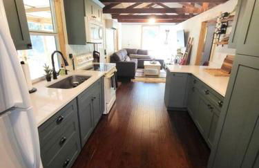 River Daze Cabin - A cozy cabin right on the river - Foto 12