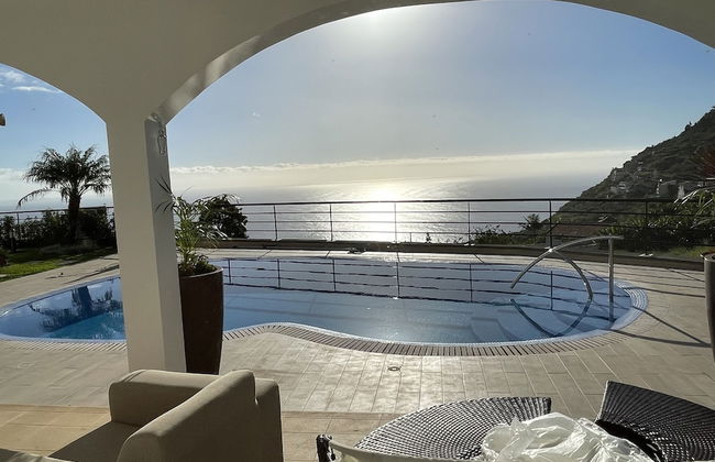 Luxury Villa With Private Heated Pool, Garden and Views of the sea and Mountains - Foto 1