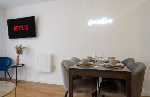 Modern 1BR Apt - Sleeps 4 - Parking - Balcony - Foto 27