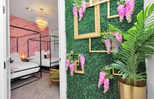 Houston's Downtown Bloom House - Spacious Floral Escape for Groups - Foto 39