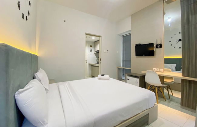 Comfortable 1Br Without Living Room At Amartha View Apartment - Foto 11