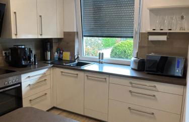 Wood&Stone - Modernes Haus in Seenähe am Tankumsee mit Terrasse, Outdoorküche, Kamin, Homeoffice Bereich & voll ausgestatteter Küche im Naherholungsgebiet - Foto 23