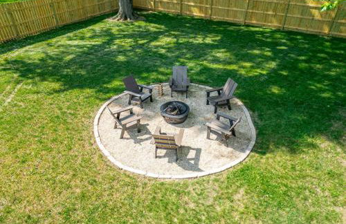 Entertainment Haven w Firepit, Games & Fenced Yard - Foto 38