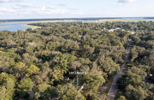 Refinished 3-BR Lowcountry Retreat - Foto 29