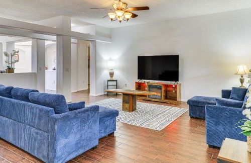 Easy ABQ Access Large Family Home with Patio and Yard - Foto 7