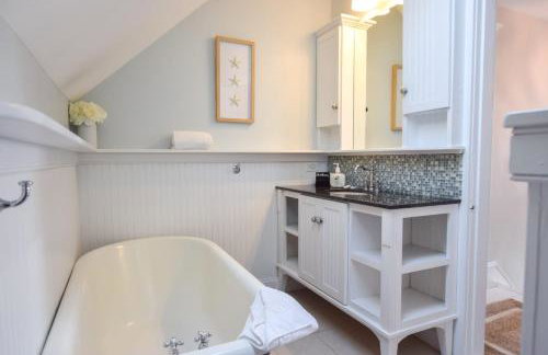 Gorgeous Traditional Home Modern Amenities Downtown Harwichport - Foto 26