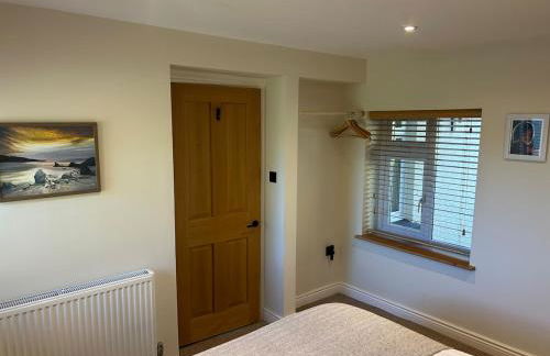 Fresh Modern Home, Stunning Views, Great Location - Foto 18