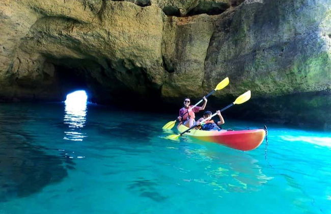 Passeio de catamarã + Caiaque pelas grutas de Benagil - Foto 1