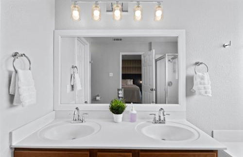 Cowboy Pool - Large Patio - King Bed - Firepit Table - Pet Friendly - Photo 35