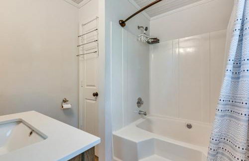 Easy I-20 Access to ATL Suburban Retreat with Yard - Foto 16