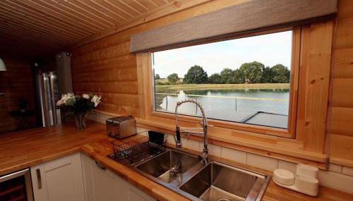 Cambridgeshire Lakes - luxury lodges in a stunning lake location - Foto 2