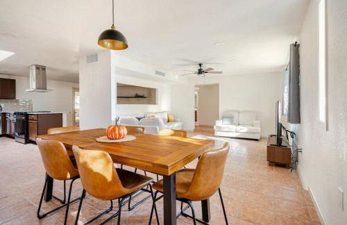 l NEW l 5BR 3BTH Large and Modern Home l Central LOC l 1 ACRE lot - Foto 3