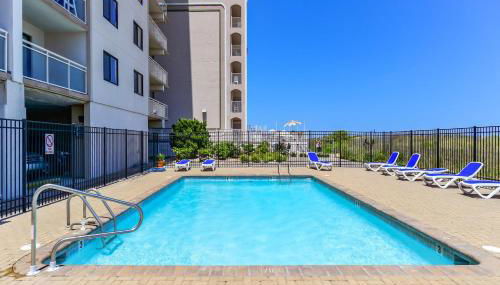Oceanfront 2 Bedroom Modern Beach Condo w Pool - Foto 4