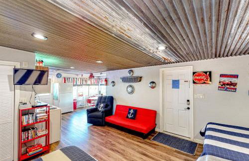 Charming Dog-Friendly Lakefront Home with Lake View, Dock, & Washer/Dryer - Foto 6